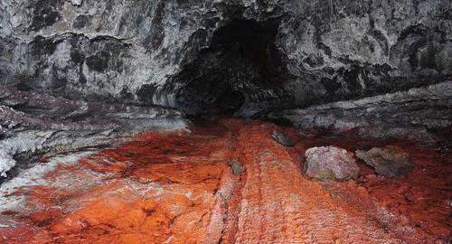 Découverte des tunnels de lave Découverte des tunnels de lave